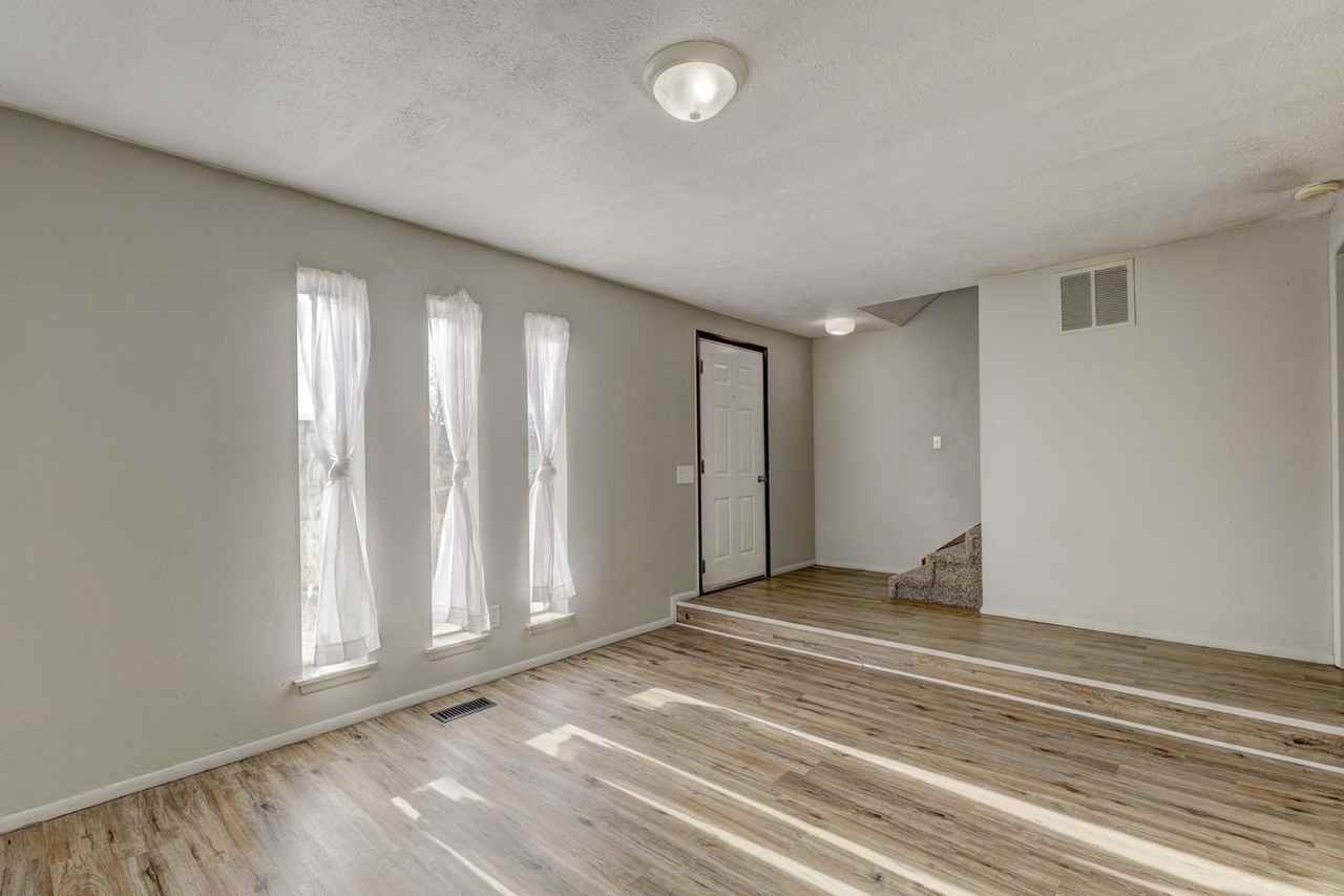 1300 Winnipeg Dr - Photo 3 of 20