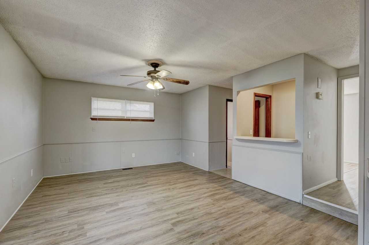 1300 Winnipeg Dr - Photo 4 of 20