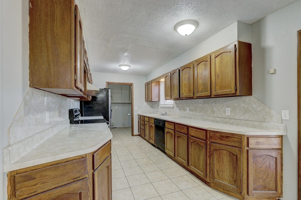 1300 Winnipeg Dr - Photo 7 of 20