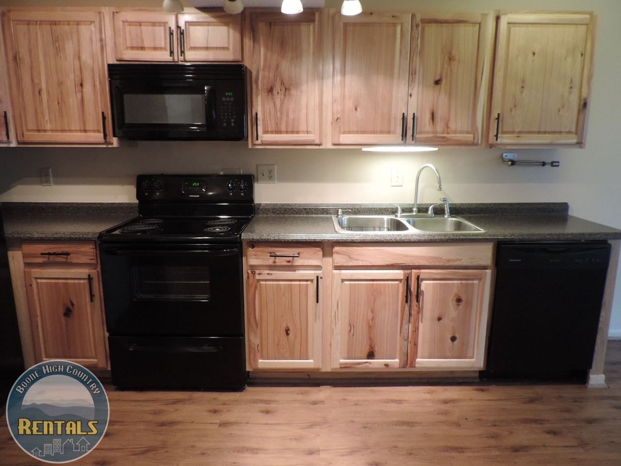 229 E King St - Photo 4 of 13