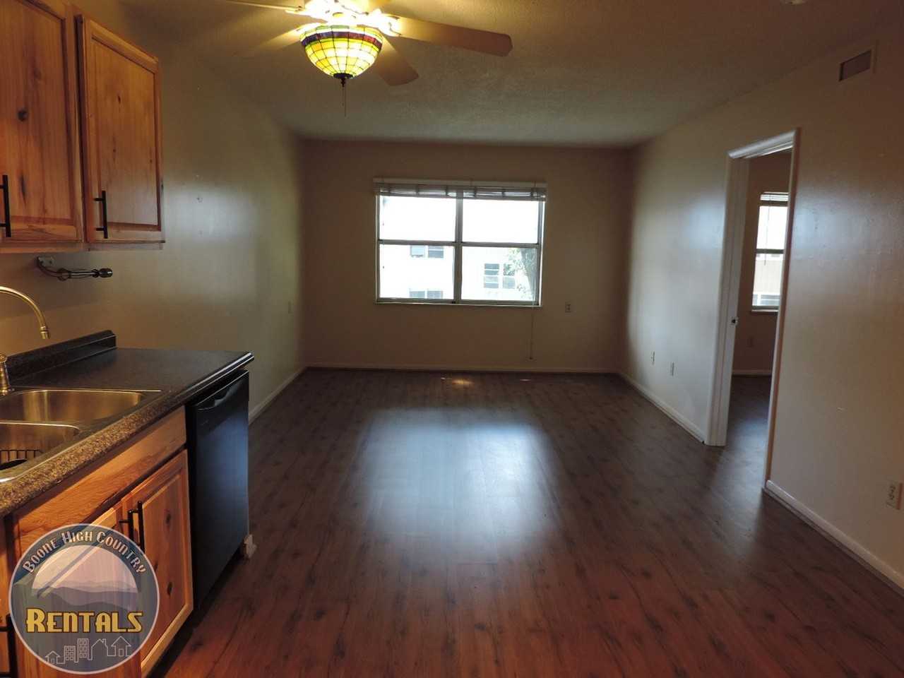 229 E King St - Photo 7 of 13