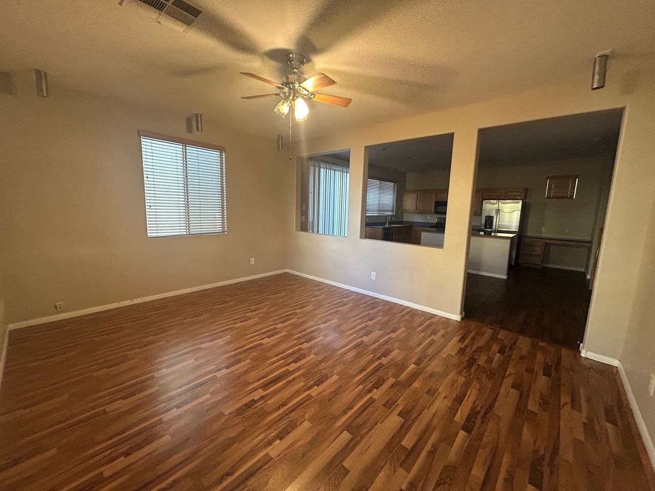 9527 Crooked Wood Ave - Photo 4 of 24