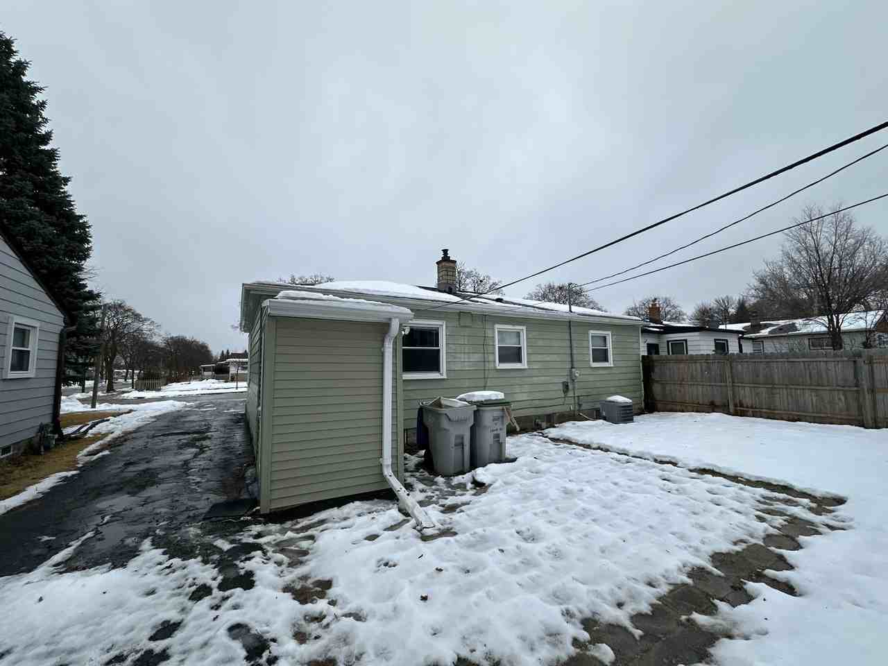 6528 W Lawn Ave - Photo 2 of 14