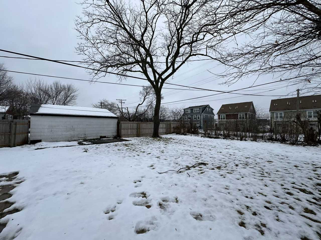 6528 W Lawn Ave - Photo 4 of 14