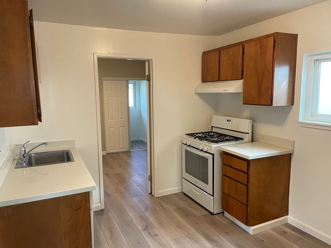 844 Hawthorne Pl - Photo 4 of 11