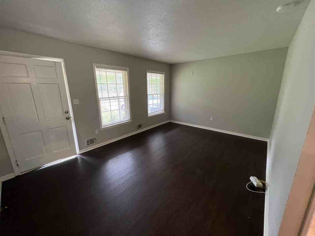 125 Brentwood Dr - Photo 3 of 15