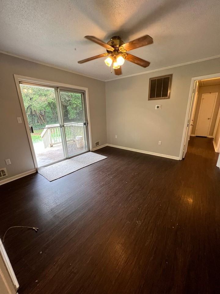 125 Brentwood Dr - Photo 4 of 15