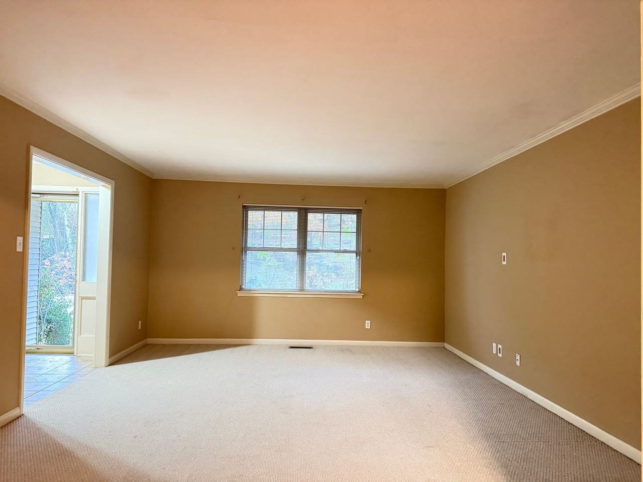 323 Auburn Dr - Photo 3 of 24