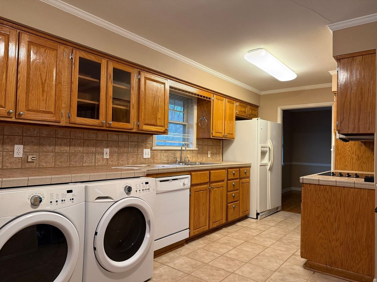 323 Auburn Dr - Photo 5 of 24