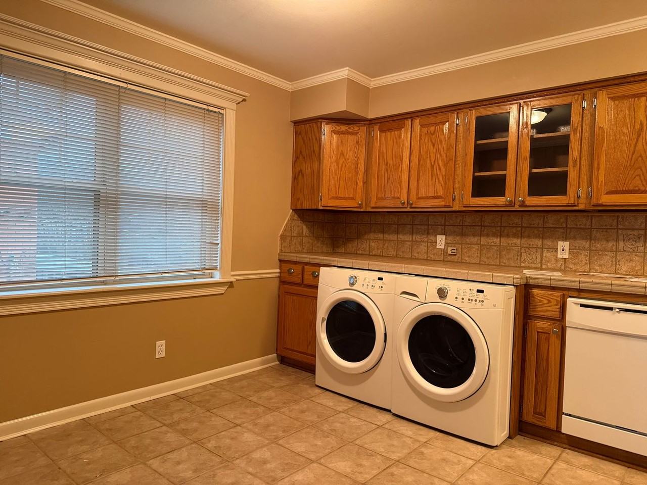 323 Auburn Dr - Photo 6 of 24