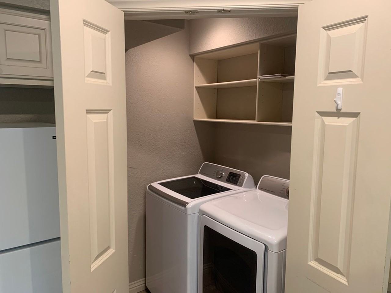 1376 N Oakland Ave - Photo 7 of 12