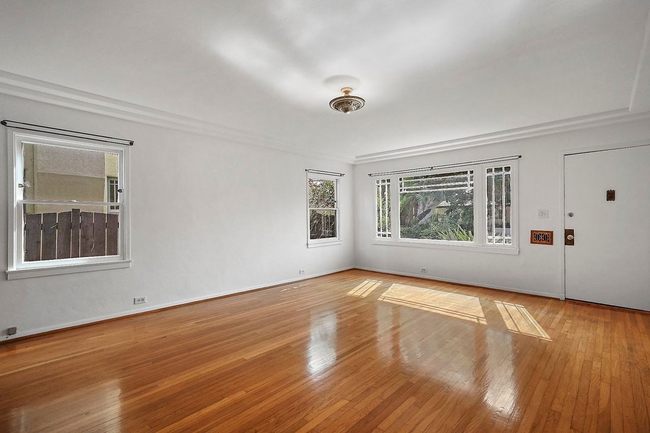 2132 Glencoe Ave - Photo 3 of 15