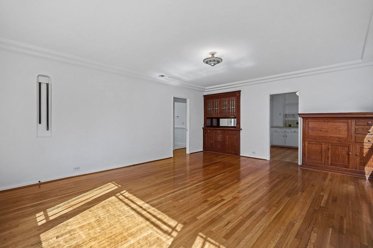 2132 Glencoe Ave - Photo 4 of 15