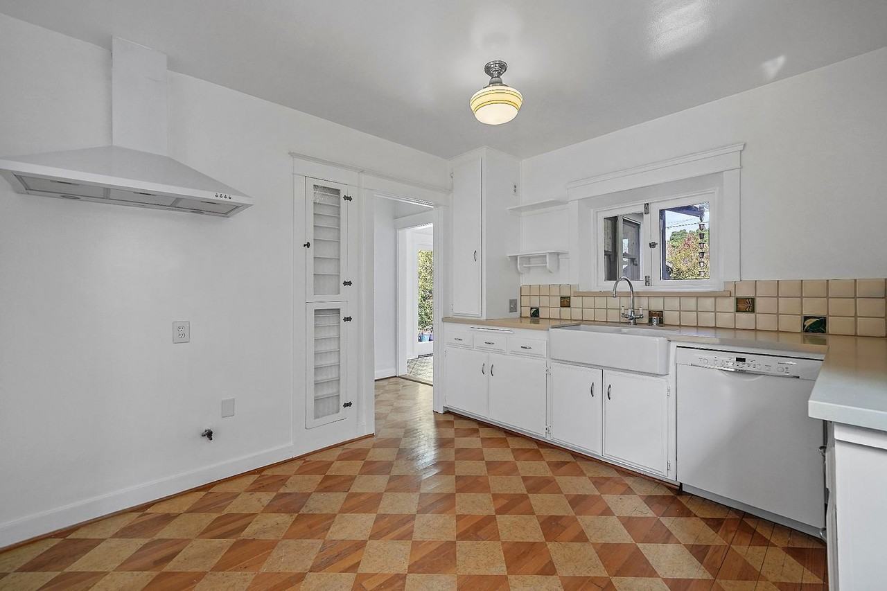 2132 Glencoe Ave - Photo 7 of 15