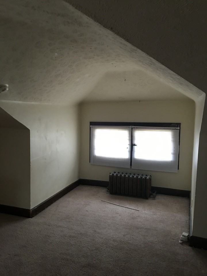 1529 Lee St E #C - Photo 2 of 10