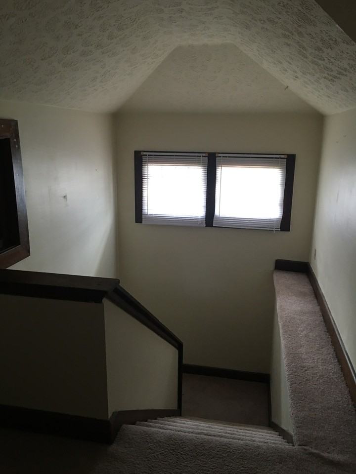 1529 Lee St E #C - Photo 3 of 10