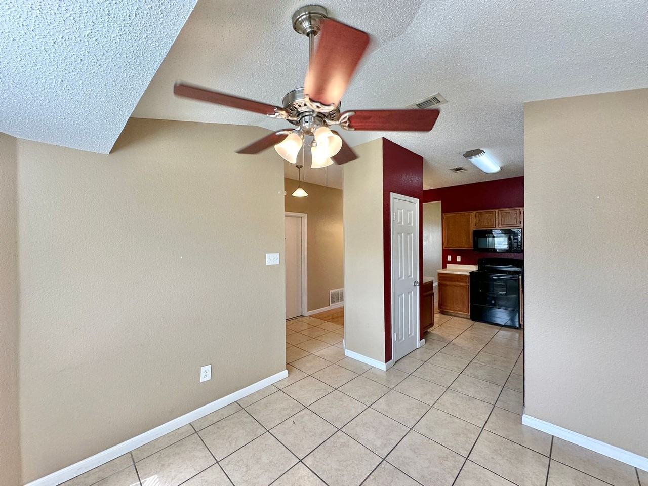 2309 Tracey Ann Ln - Photo 4 of 27