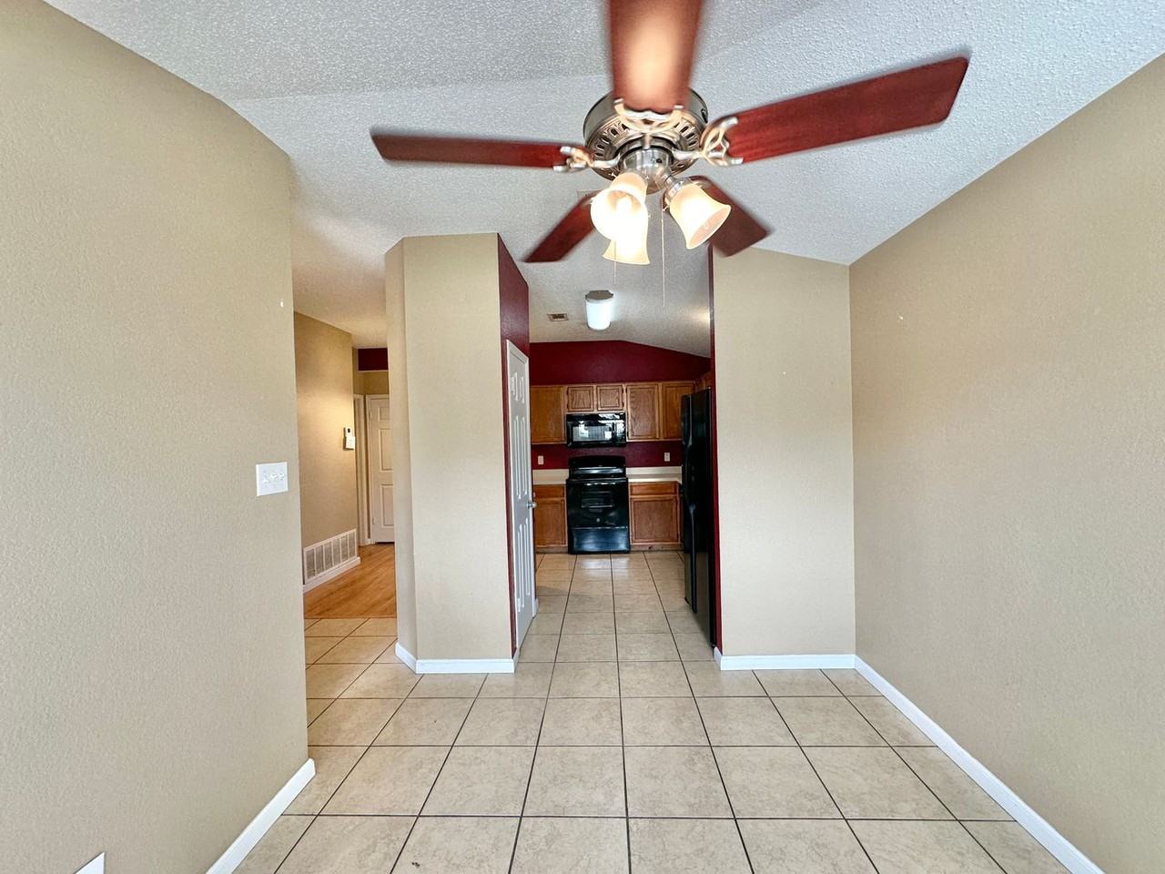 2309 Tracey Ann Ln - Photo 5 of 27