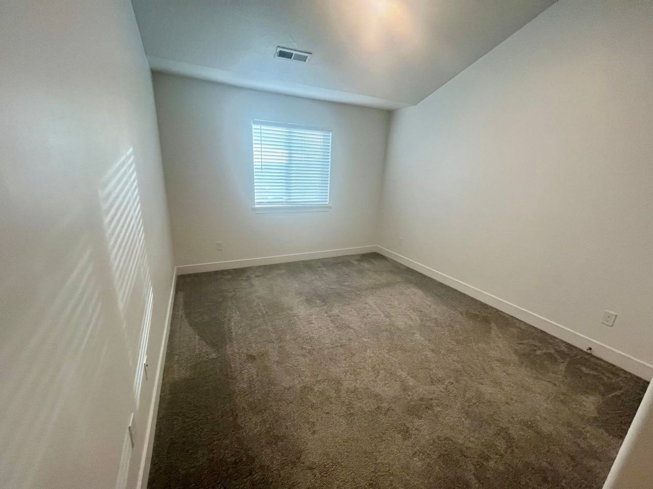 917 E Pacific Dr - Photo 7 of 13