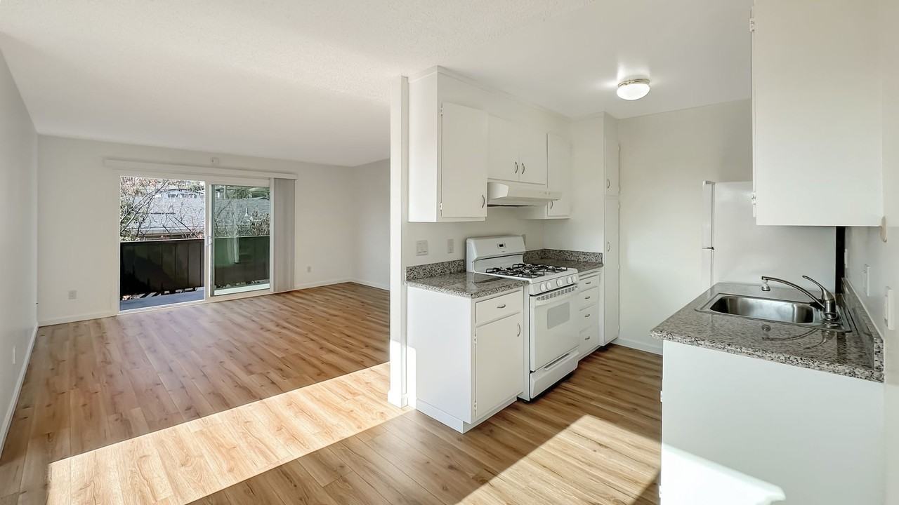 746 Adams St #5 - Photo 2 of 18