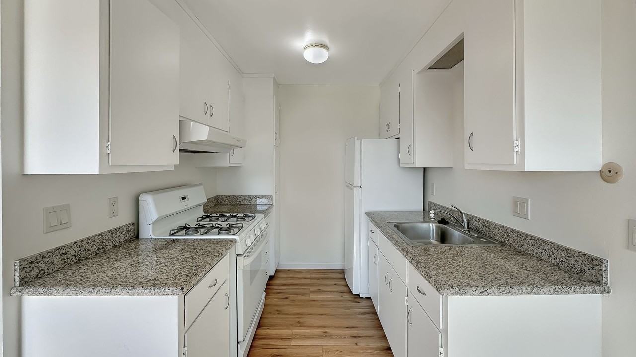 746 Adams St #5 - Photo 4 of 18