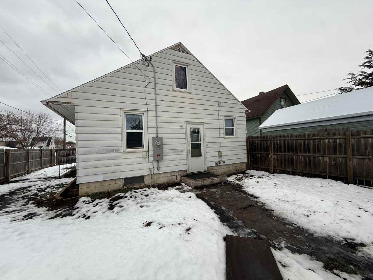 1104 1st Ave Se - Photo 2 of 20