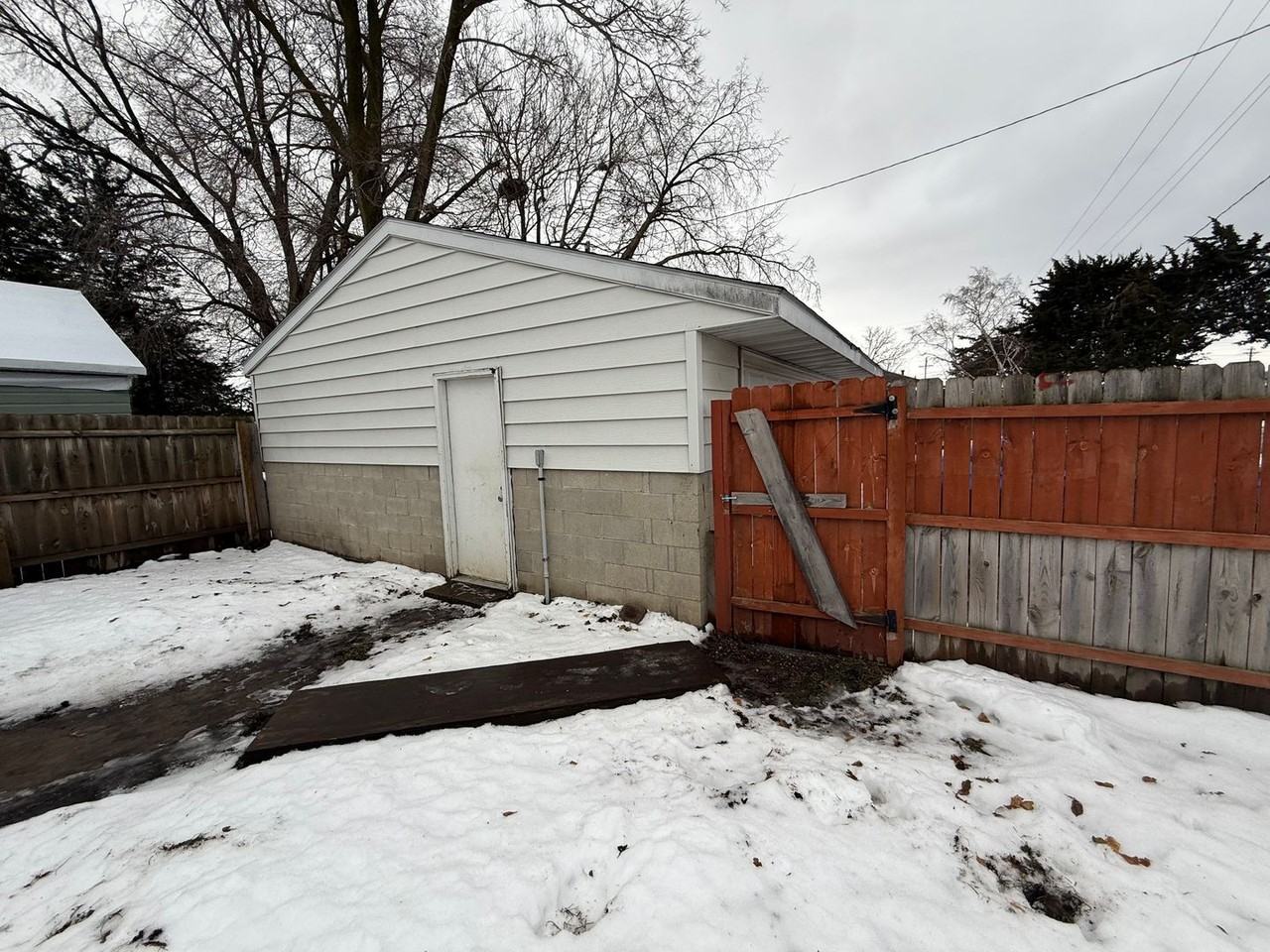 1104 1st Ave Se - Photo 3 of 20