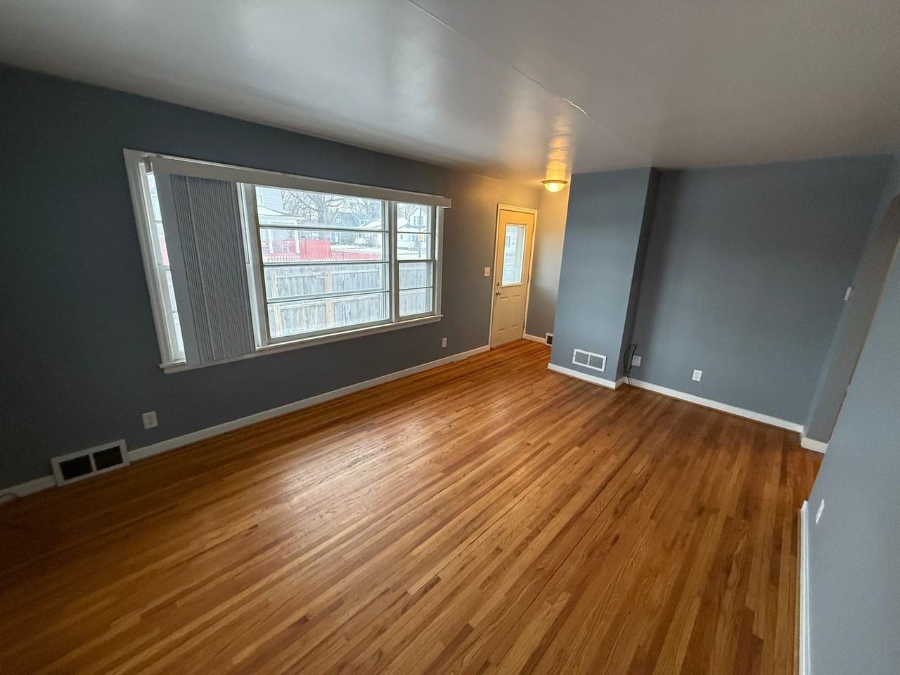 1104 1st Ave Se - Photo 5 of 20