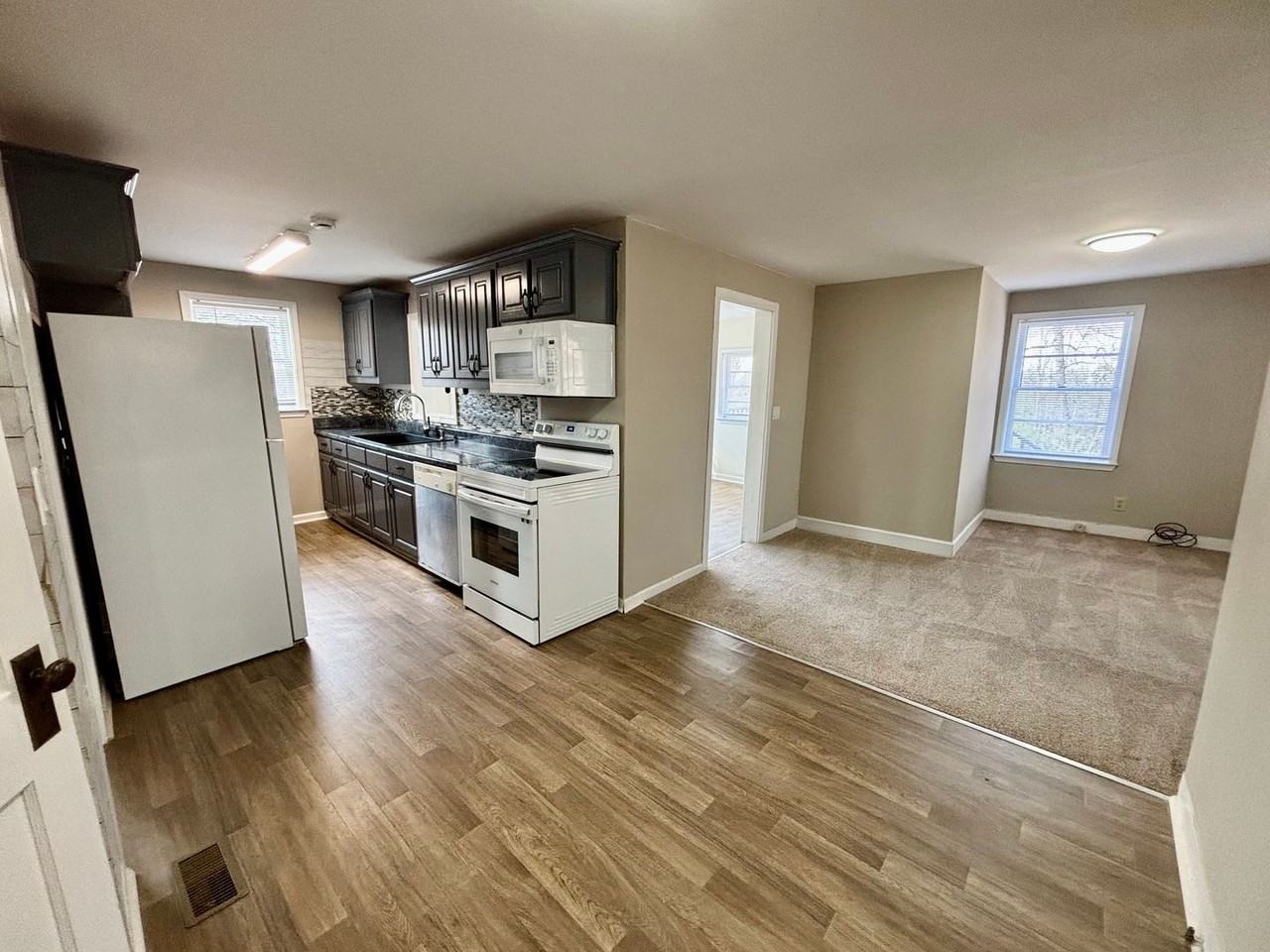 3302 N Bogan Rd - Photo 7 of 27