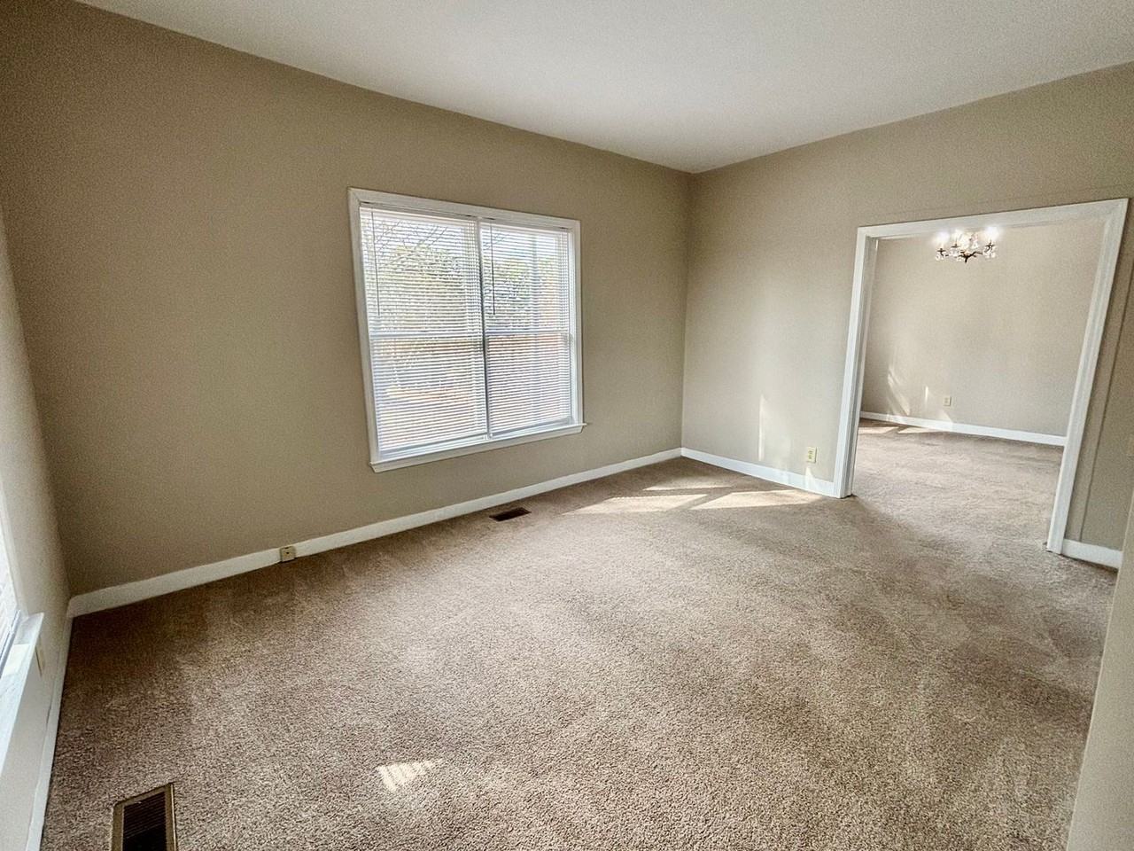 3302 N Bogan Rd - Photo 4 of 27