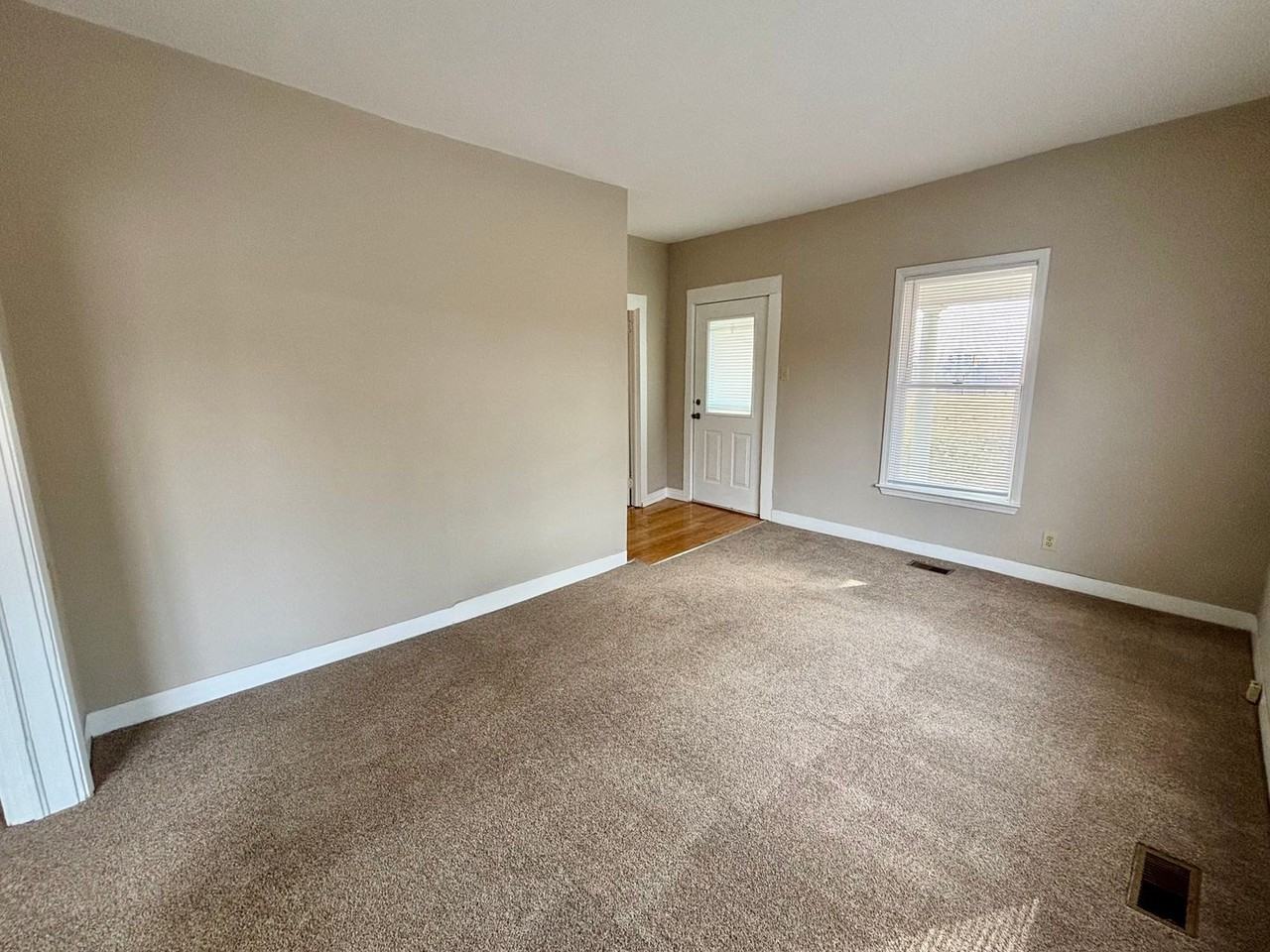 3302 N Bogan Rd - Photo 3 of 27