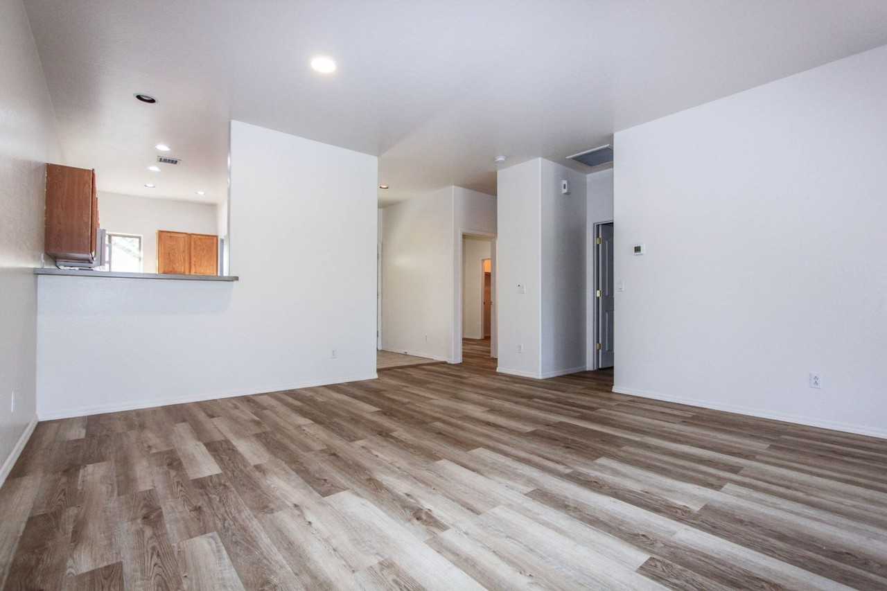 4956 Summit Cir - Photo 6 of 10