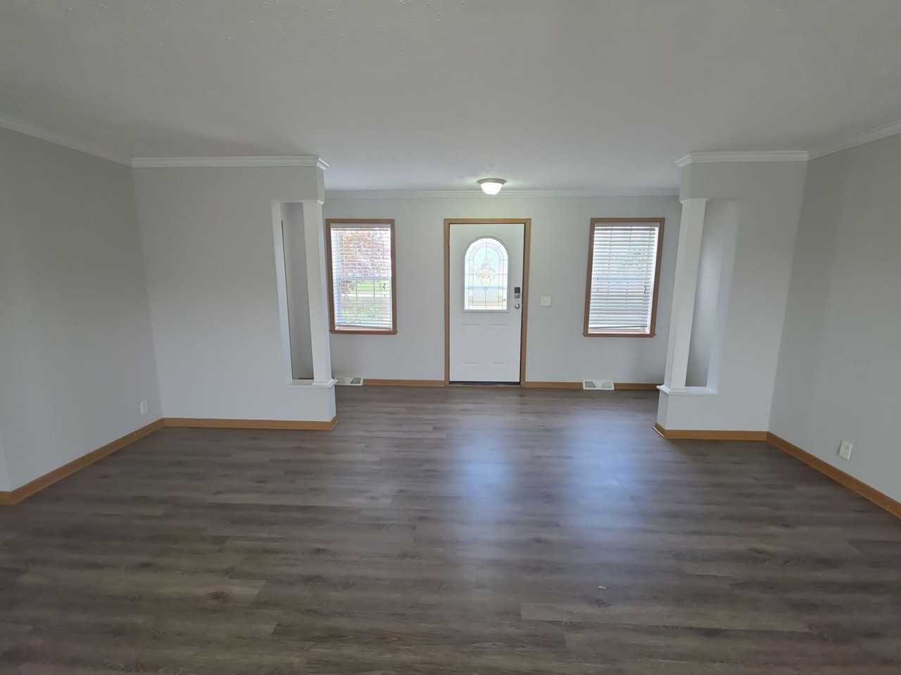 124 Lake Ln - Photo 3 of 18