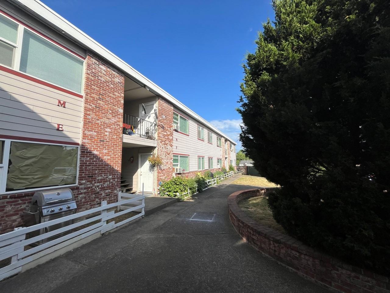 Sunset Apartments - Photo 3 of 4