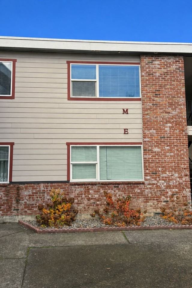 Sunset Apartments - Photo 4 of 4