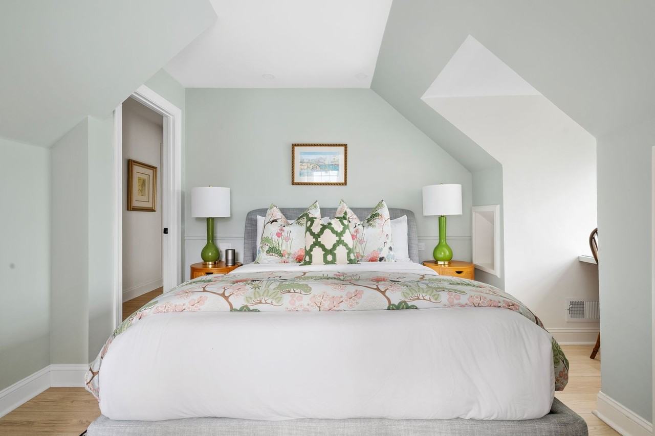 348 King St - Photo 2 of 35