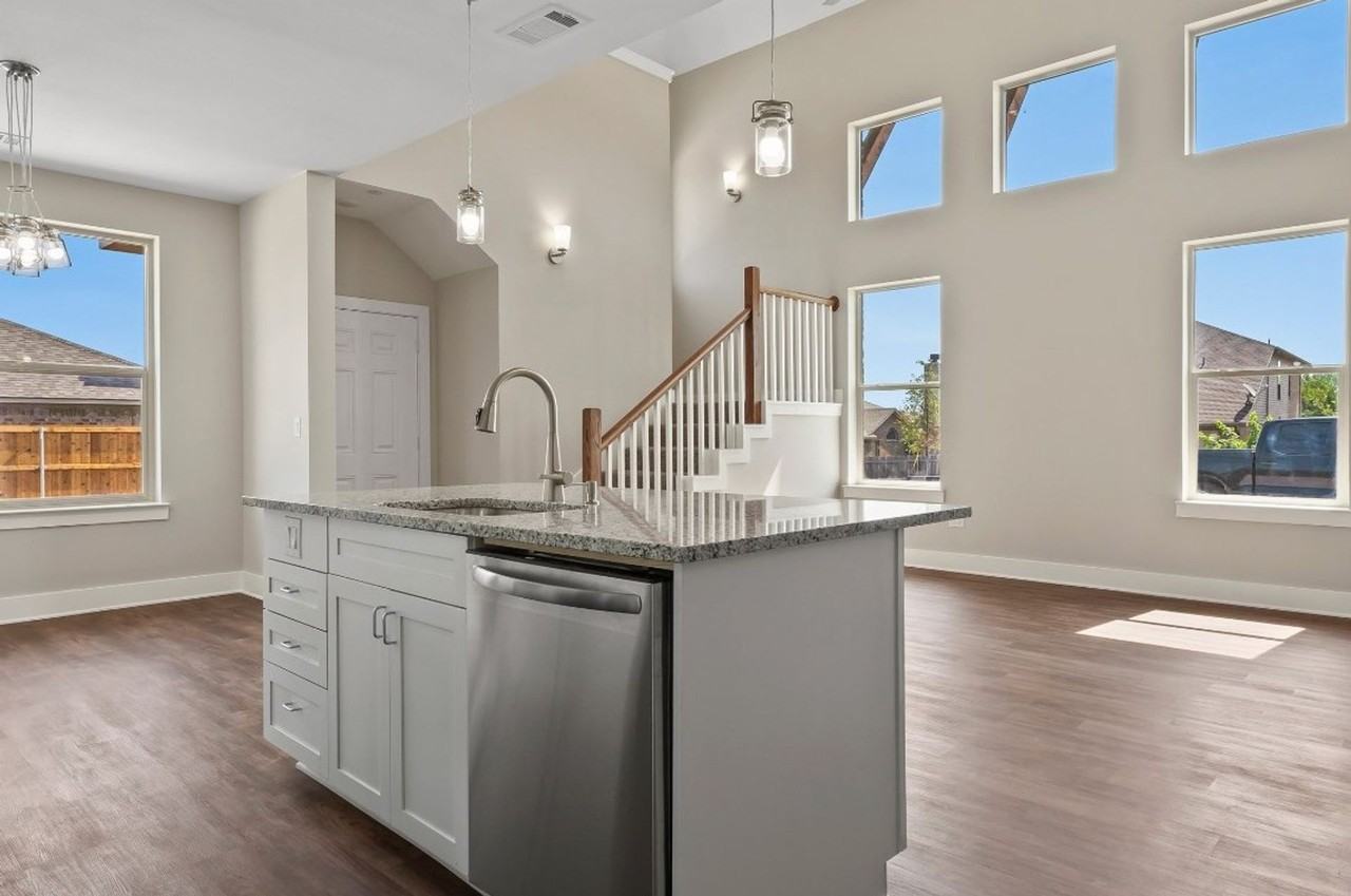 3621 Bonnie Brae St - Photo 3 of 50