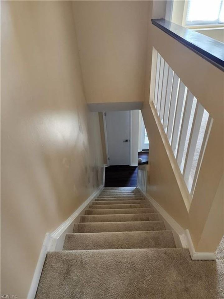 5008 Glenwood Way - Photo 3 of 29