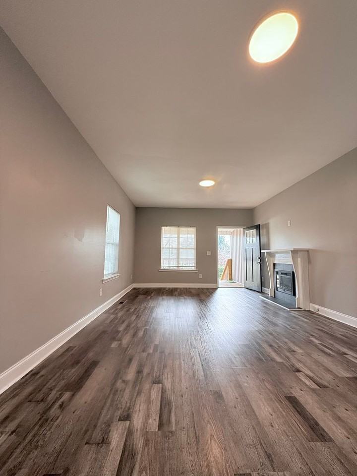 300 E 3rd St - Photo 5 of 20