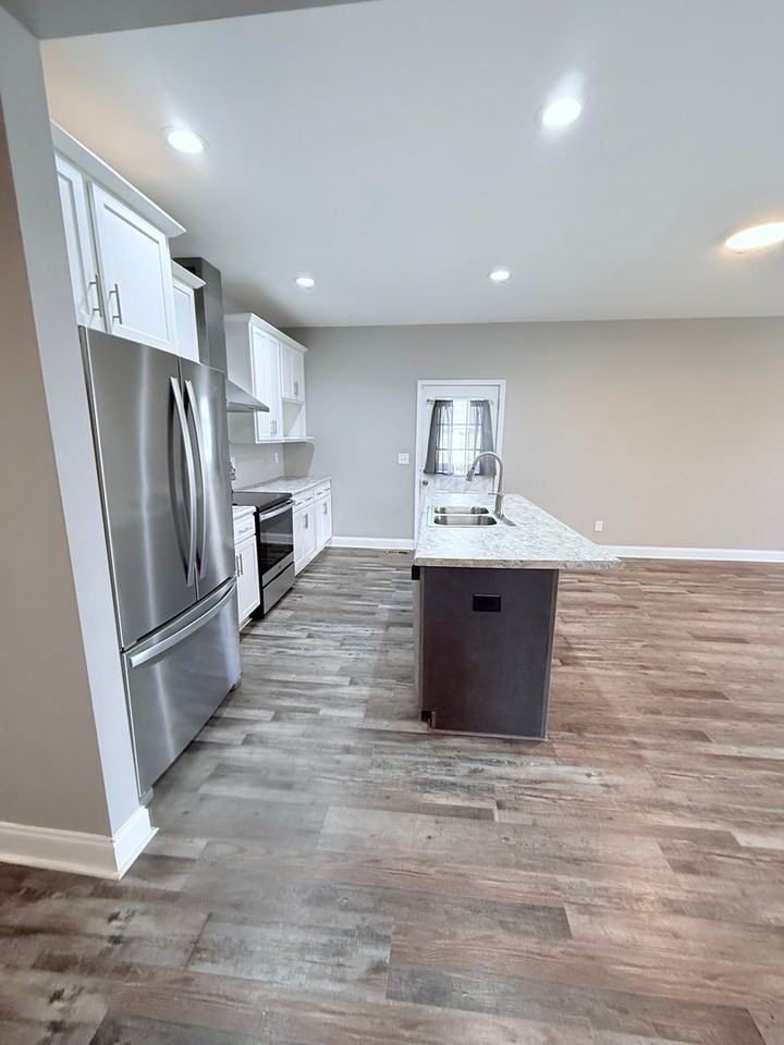 300 E 3rd St - Photo 6 of 20