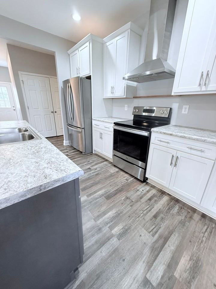 300 E 3rd St - Photo 7 of 20