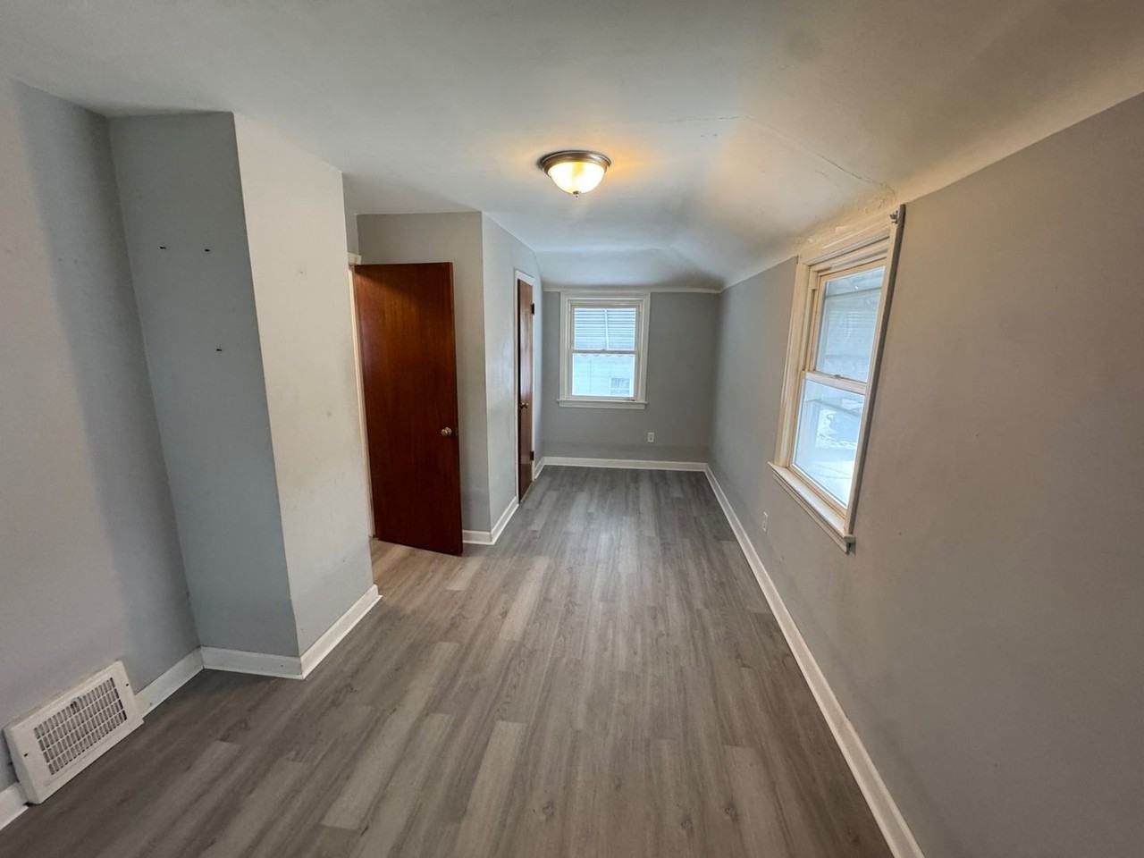 13400 Crennell Ave - Photo 3 of 16