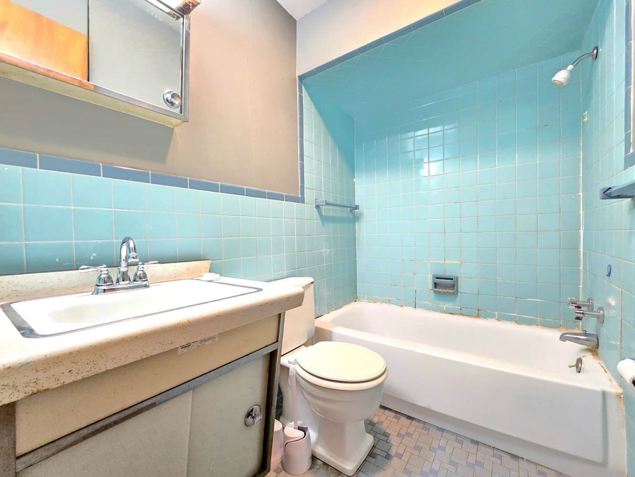 1609 Lincolnway W - Photo 6 of 8