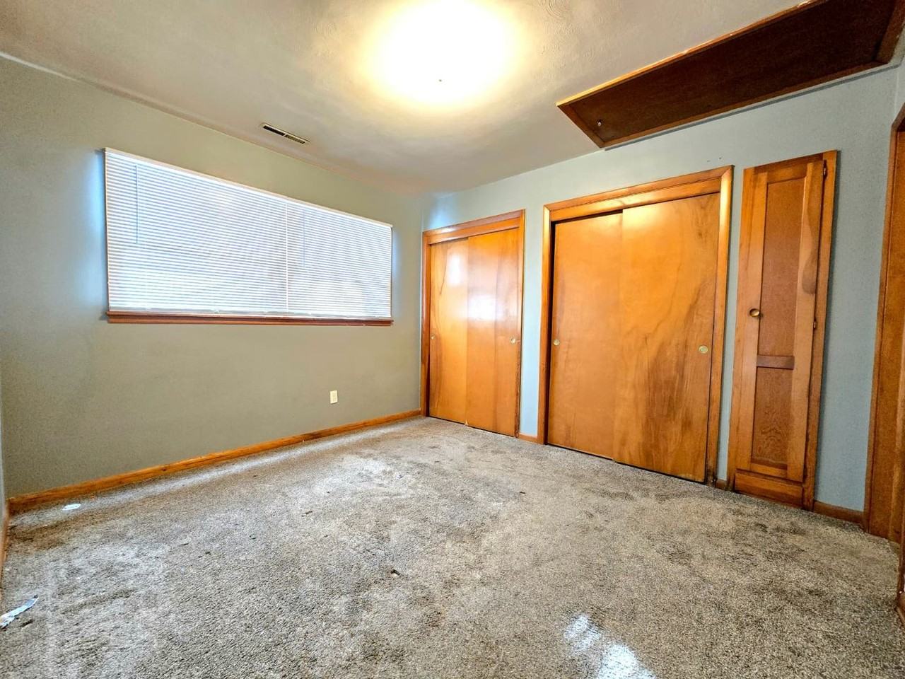 1609 Lincolnway W - Photo 7 of 8