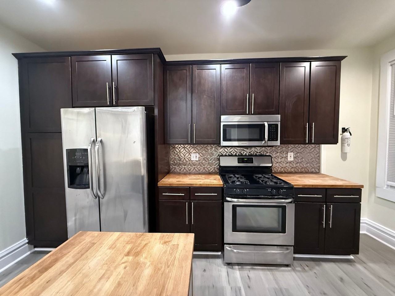 320 Woodward Ave - Photo 3 of 32