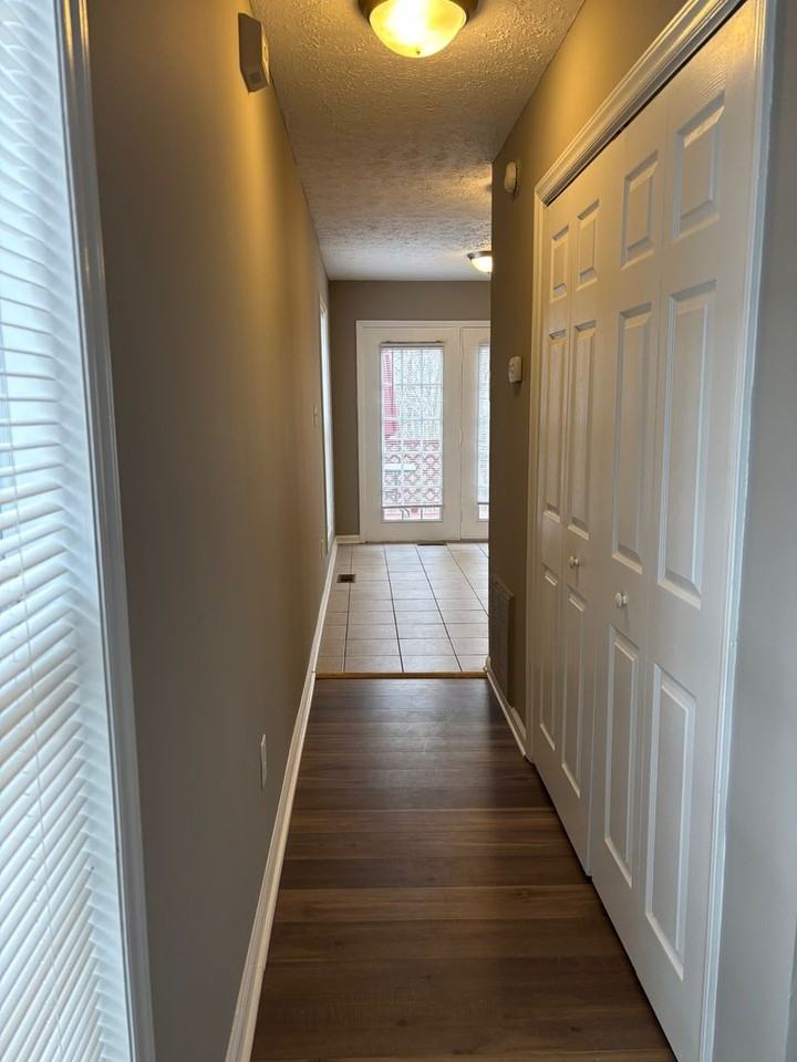 246 Hampton Rd Apt 8a - Photo 4 of 25