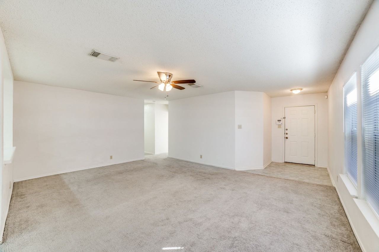 6939 Misty Brk - Photo 4 of 25