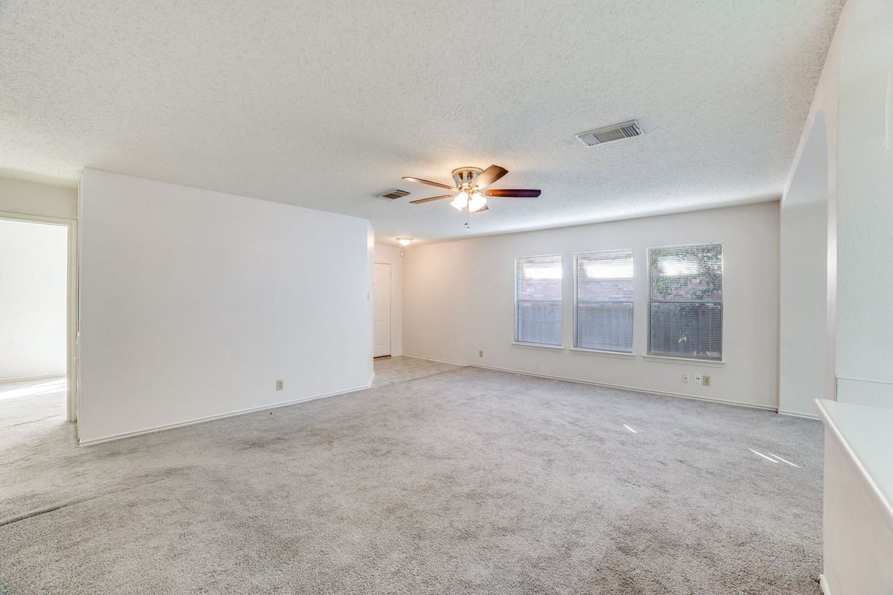 6939 Misty Brk - Photo 5 of 25