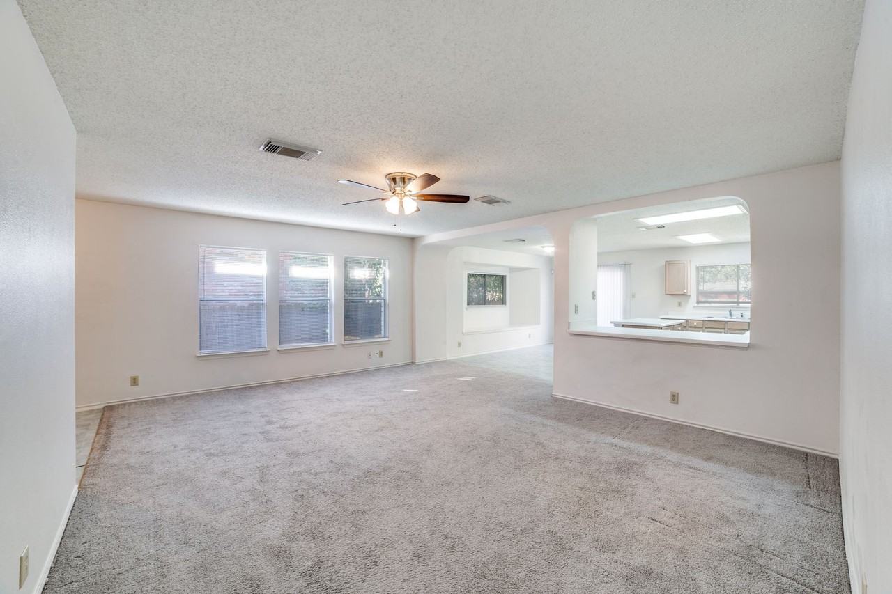 6939 Misty Brk - Photo 7 of 25