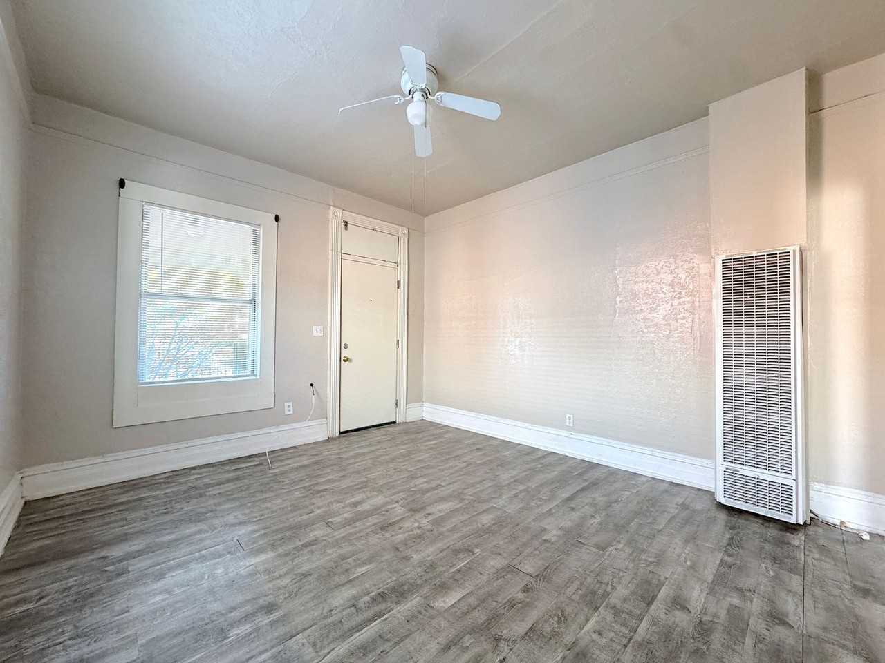 317 S Park St - Photo 5 of 16